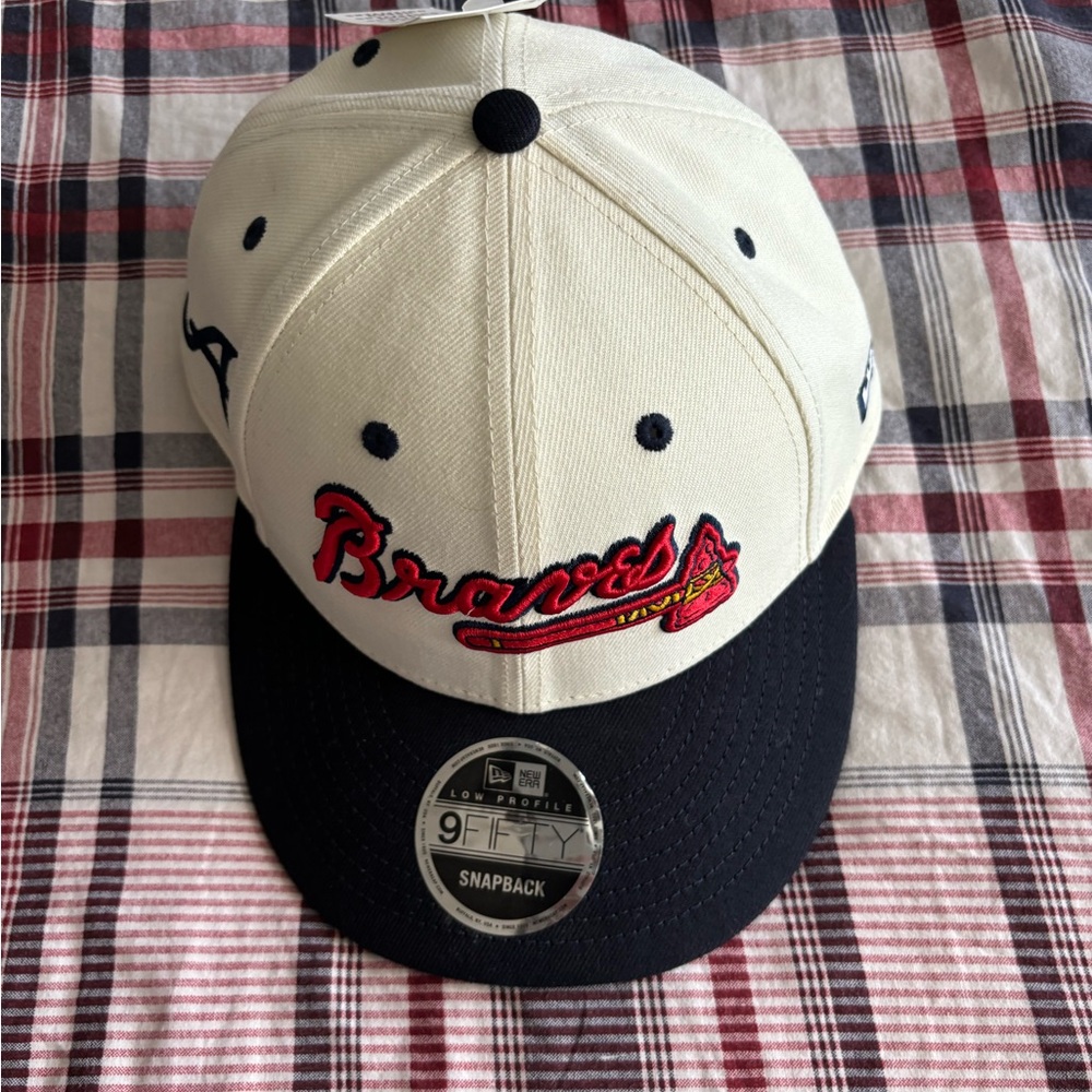 New Era urban outfitters SnapBack Atlanta Braves Hat